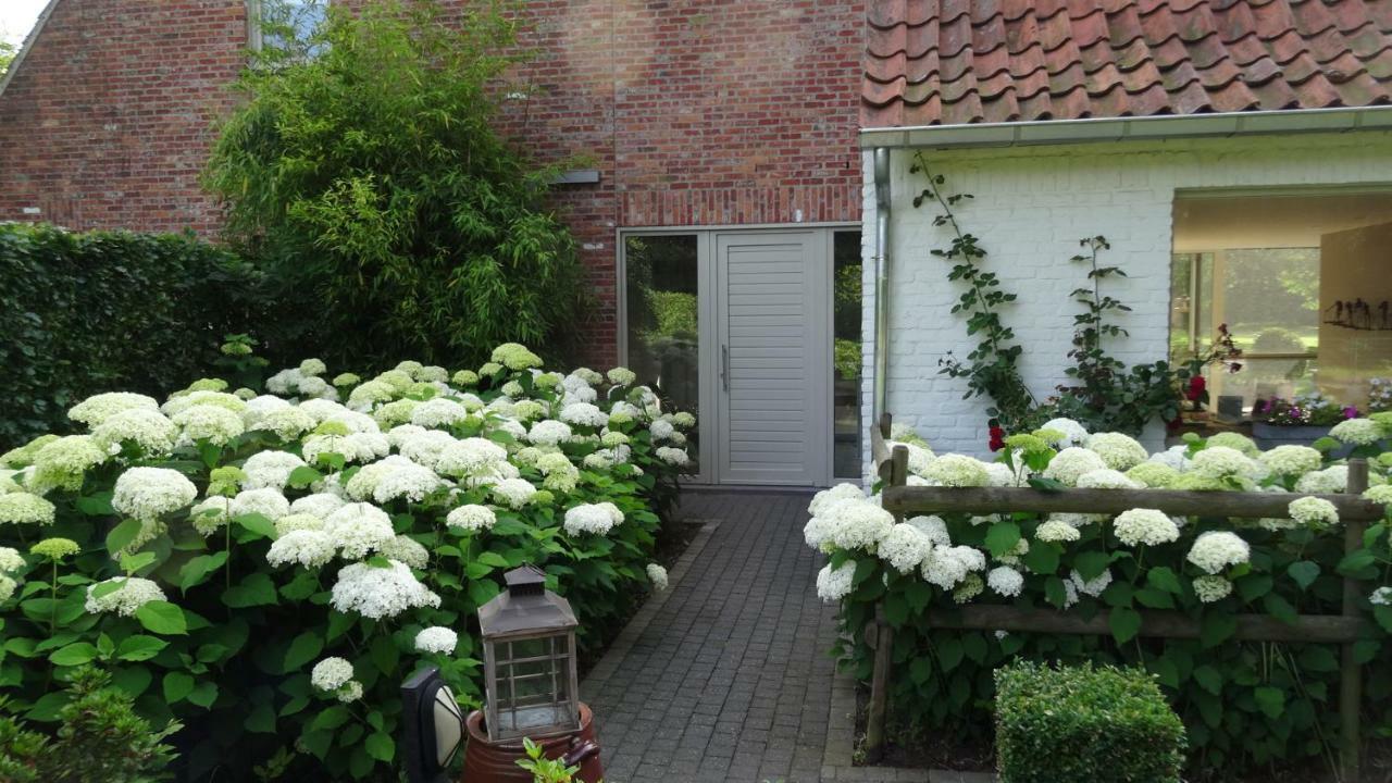 The Two Oaks - Private Garden For Guests Villa Hertsberge Exterior photo