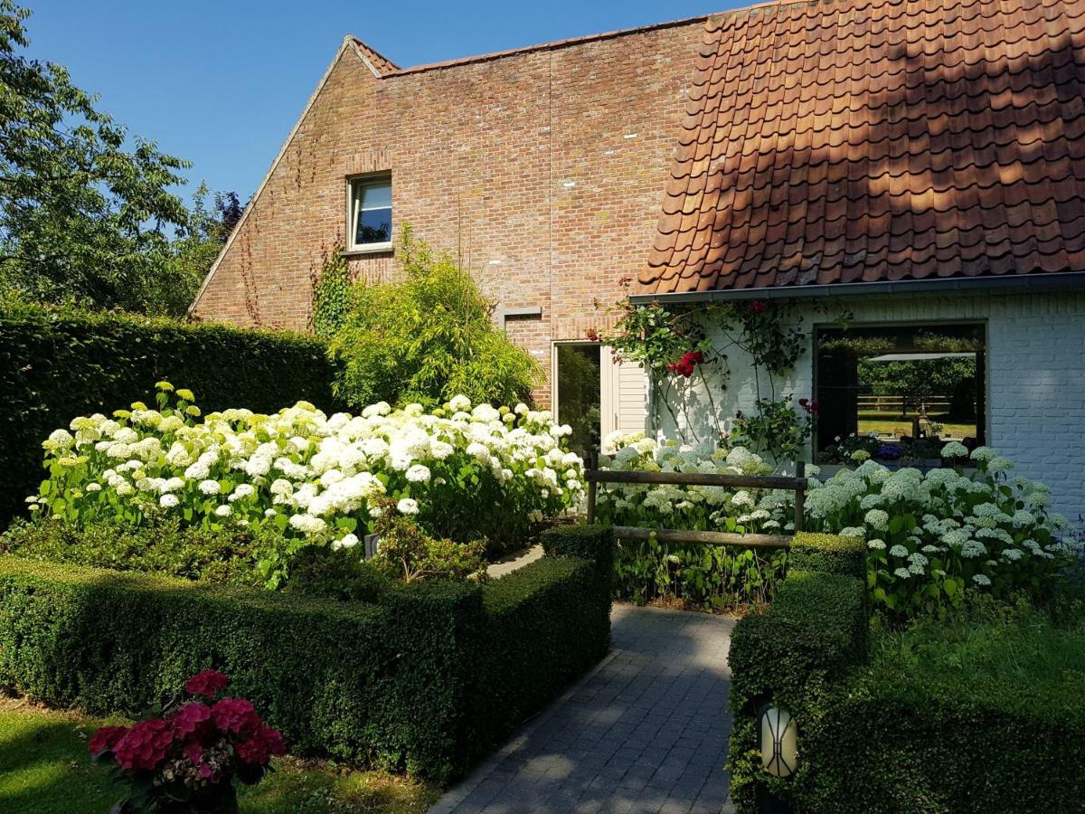 The Two Oaks - Private Garden For Guests Villa Hertsberge Exterior photo